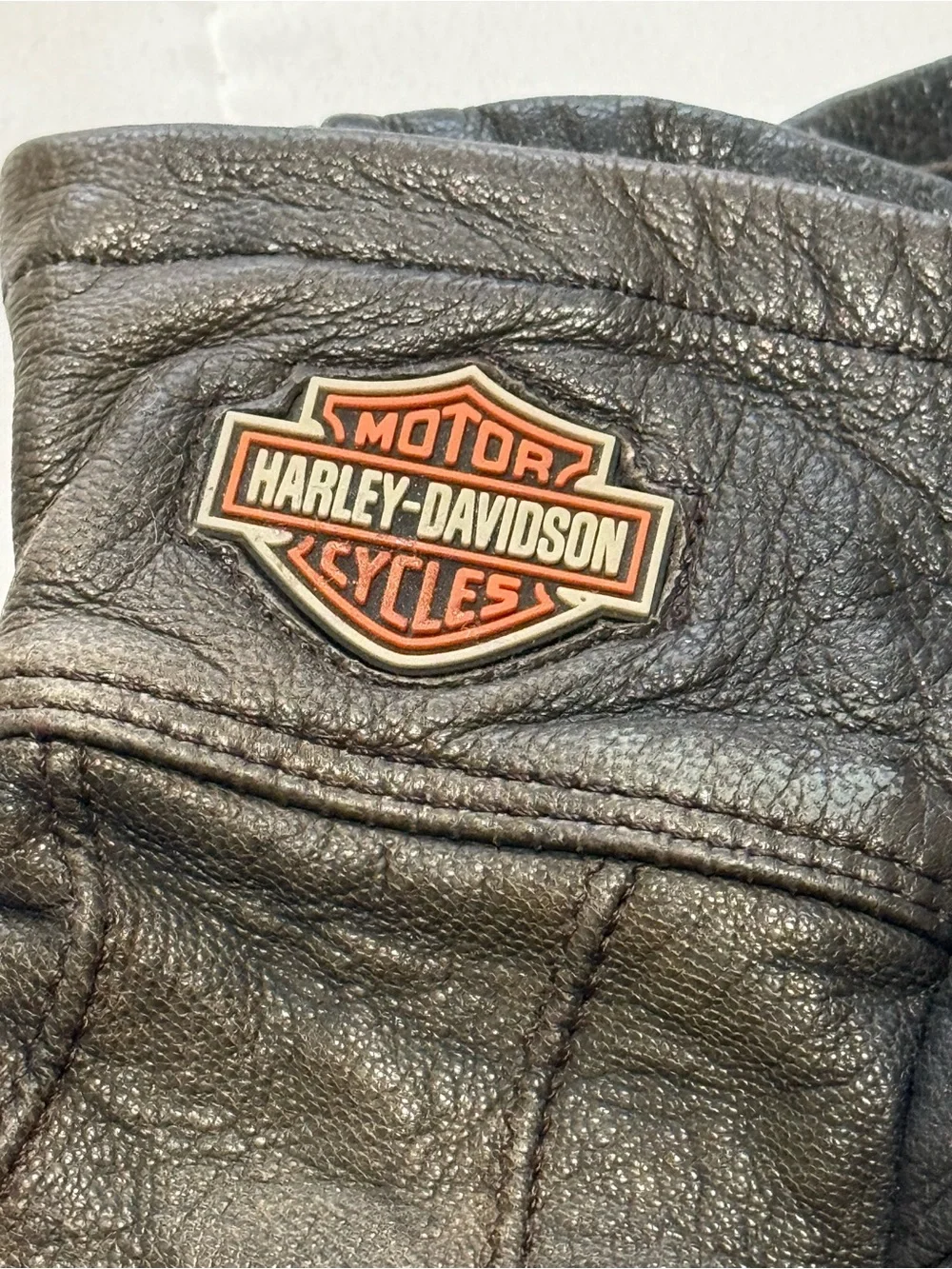 Vintage Harley-Davidson Black Leather Riding Gloves with Branded Patch. Lined. S